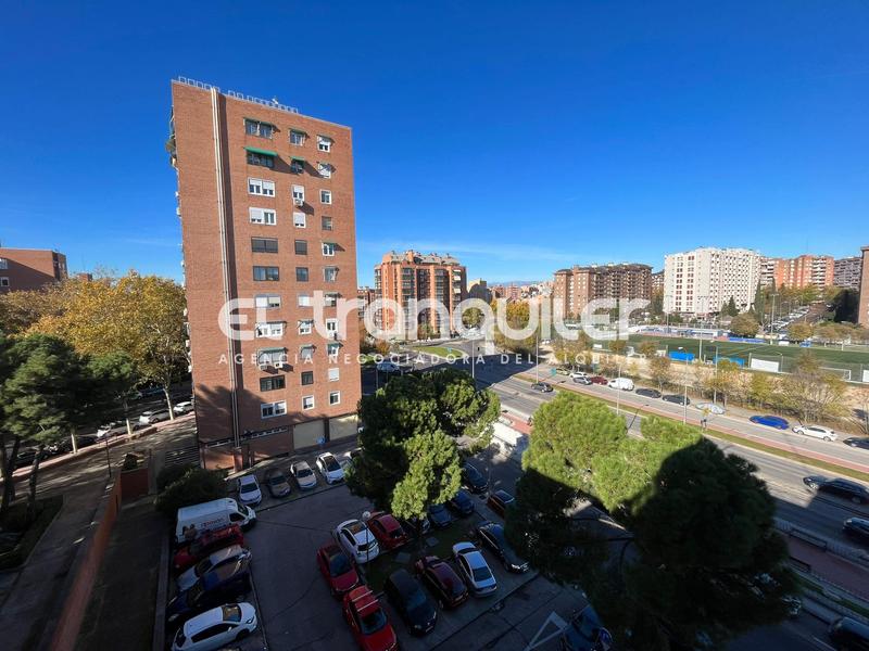 Foto 98388f53-38c3-4b63-8b86-1b2e7ff4c154. Rent flat in Valdezarza Madrid