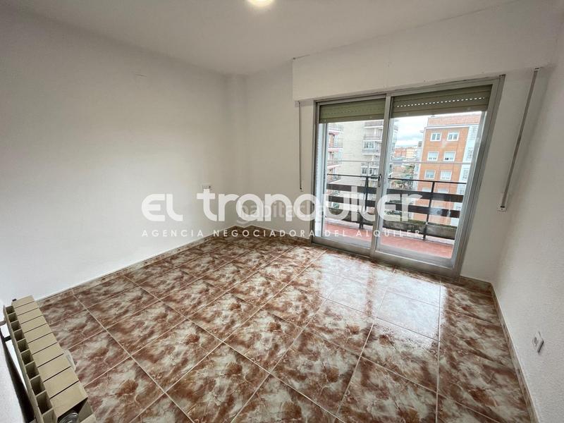 Foto ec057d15-53d1-42fc-b4d9-16a728503b24. Miete etagenwohnung mit parking in Aluche Madrid