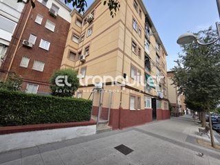 Etagenwohnung in Avenida Daroca