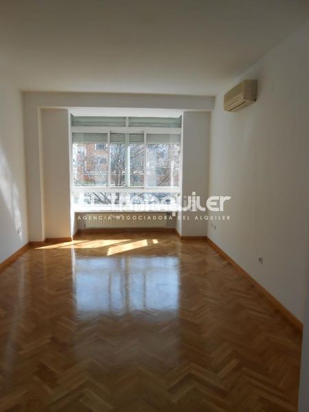 Foto 1be0bd73-2e91-407c-bbb0-65f4b7e13633. Pis amb aparcament piscina a Pinar del Rey Madrid