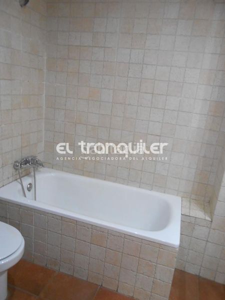 Foto 3187c020-f5ef-4608-bbcb-2ea1cf12e743. Pis amb aparcament piscina a Pinar del Rey Madrid