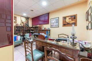 Pis  Calle de fernndez de la hoz. Ofrecemos en venta esta vivienda/clnica en el barrio de almagro