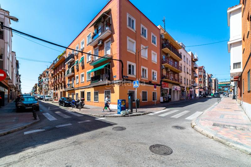 Foto a9e1545d-813e-4155-98fd-2f10286b2d85. Edificio in Almendrales Madrid