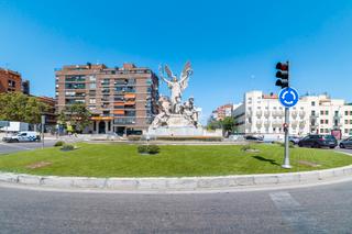 Edificio en Almendrales. Edificio moderno y rentable en usera