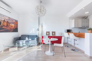 Location Appartement  Calle de orense. Ofrecemos en alquiler este bonito, y luminoso piso