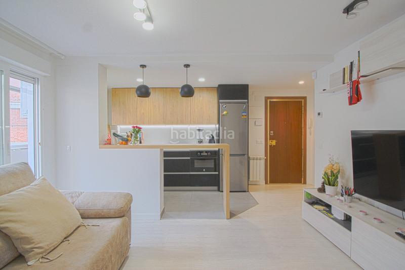 Foto 49d0b720-fdc5-4a04-ab50-e65244e63ecd. Rent flat with heating parking in Valdeacederas Madrid