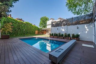 Xalet a Calle de la masó 97. Magnífico chalet pareado con piscina, ascensor y absoluta privac