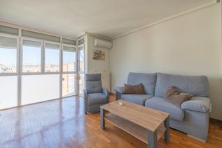 Rent Flat  Calle de las naves. Estupendo piso exterior y luminoso en acacias, junto a madrid rí