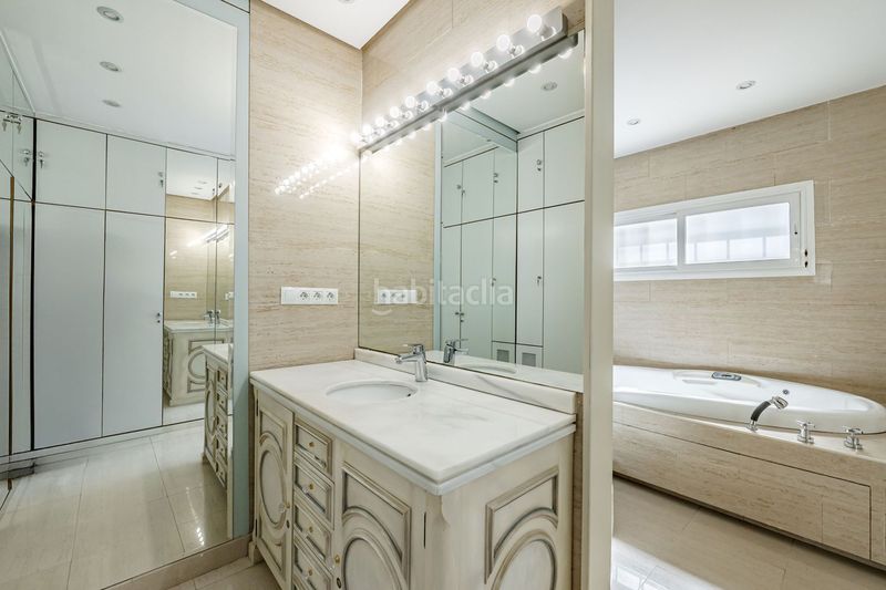 Foto a533ba11-d760-4e54-863f-5e765fd2a812. Chalet in calle de la masó 97 in Mirasierra Madrid