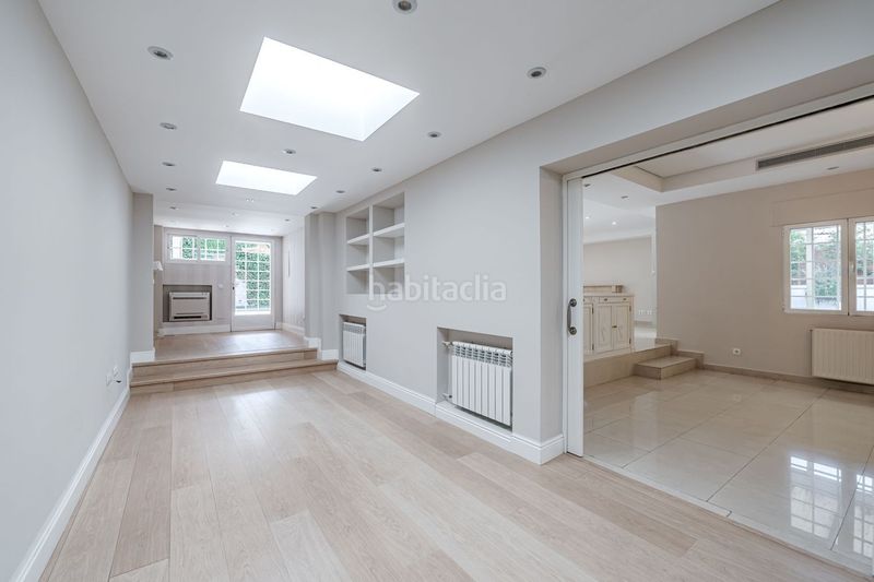 Foto bd23cf02-0950-48f1-b5f3-b079d8cfe145. Chalet in calle de la masó 97 in Mirasierra Madrid