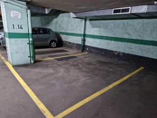 Miete Autoparkplatz in Acacias. Deapi alquila plaza de garaje grande en residencial de acacias