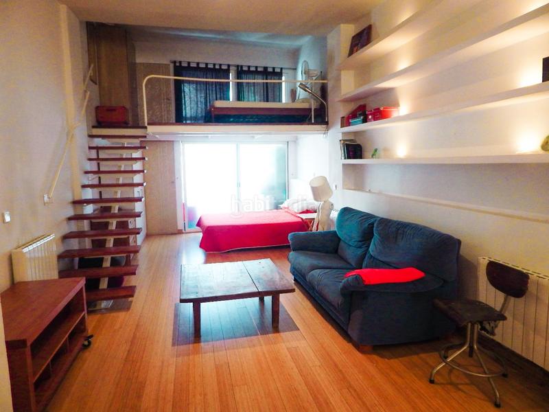 Foto 598adb19-79d6-400c-a540-284341ce1ef0. Dúplex precioso loft en ubicación ideal, junto al puente de bailén. tiene un gran espacio abierto y cuenta con mucha luz por sus ventanas en Madrid