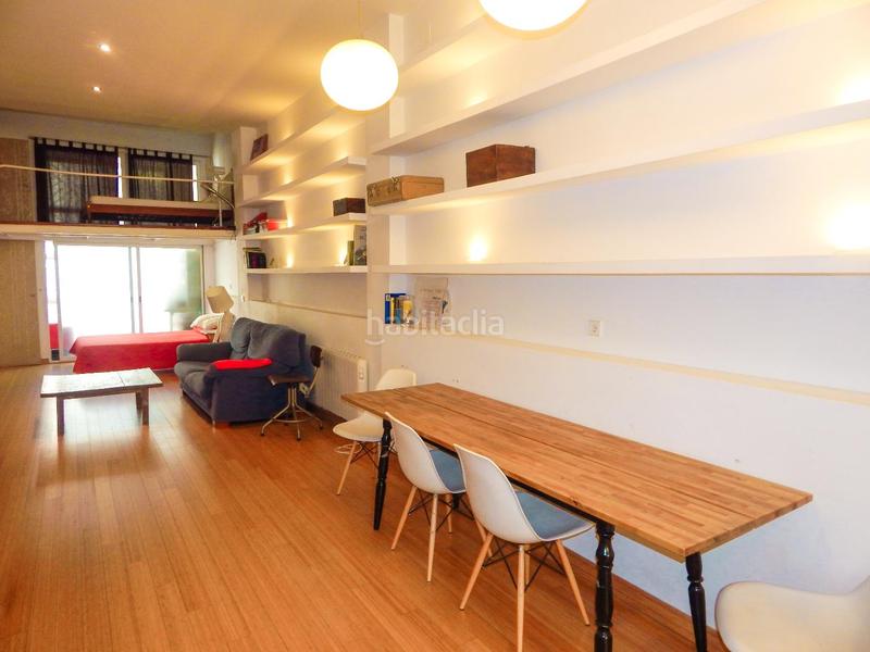 Foto 99433cfe-cf18-46db-a334-3c3d5e77e324. Dúplex precioso loft en ubicación ideal, junto al puente de bailén. tiene un gran espacio abierto y cuenta con mucha luz por sus ventanas en Madrid