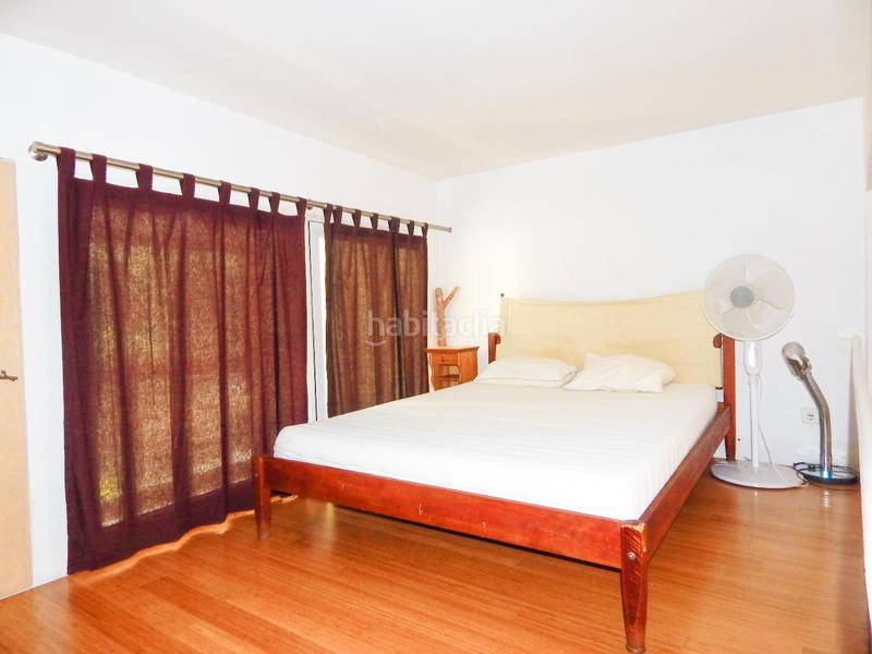 Foto d65b9b10-24ef-499f-8da3-89aa637262fe. Dúplex precioso loft en ubicación ideal, junto al puente de bailén. tiene un gran espacio abierto y cuenta con mucha luz por sus ventanas en Madrid