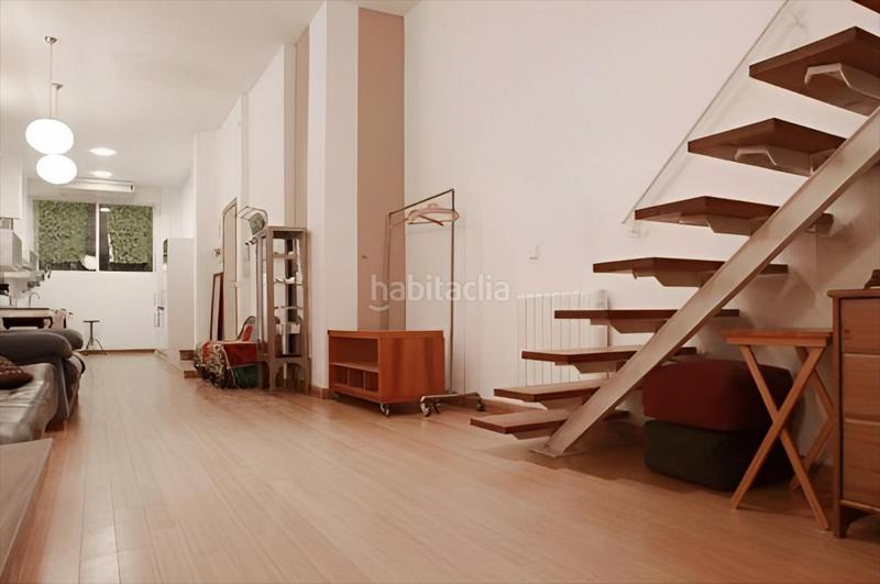 Foto ef91ae12-282f-4ef6-91f1-893b1ee54f7d. Dúplex precioso loft en ubicación ideal, junto al puente de bailén. tiene un gran espacio abierto y cuenta con mucha luz por sus ventanas en Madrid