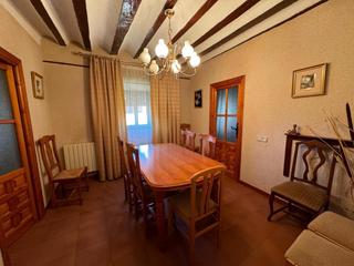 Casa adossada a Sigüenza. Encantadora casona en excelente estado, lista para habitar, situ