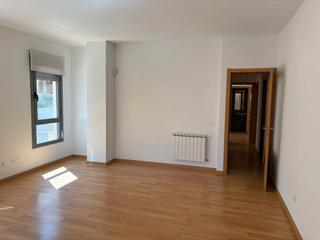 Pis  Avenida de londres 12. Se vende viviendas 3 dormitorios