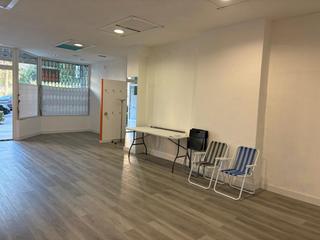 Local Comercial a Calle Leonor de Cortinas