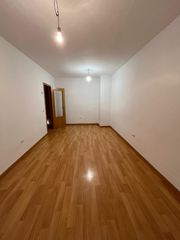 Etagenwohnung  Calle de berna 2. Se vende piso de 2 dormitorios