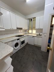 Miete Etagenwohnung in Calle de fernán gonzález 75. Se alquila vivienda al lado del retiro