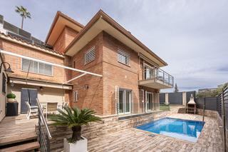 Haus  Calle calle vallespir. Exclusiva residencia  en venta en alella de 5 habitaciones con a