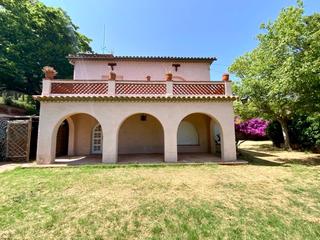 Location Chalet  Can llado de. Preciosa casa aislada en teia con una parcela de 4071m2