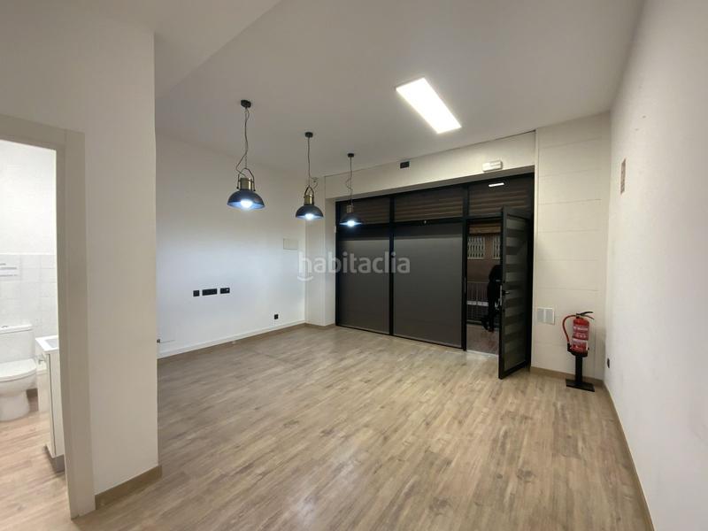 Foto f05bac89-4e05-4302-a06d-5bd936bb9da3. Alquiler local comercial local impeble ideal despacho en Masnou (El)