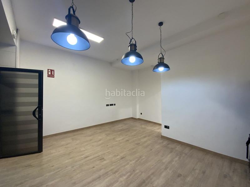 Foto f5705cee-77ff-458b-8868-c56b1fa1a89a. Alquiler local comercial local impeble ideal despacho en Masnou (El)