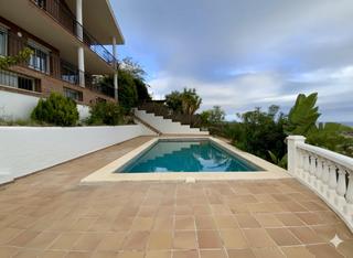 Alquiler Chalet en Alella. Una torre con alma mediterránea luz, vistas y privacidad en can