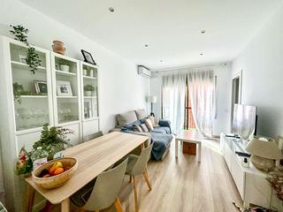 Flat in Sant Andreu de Palomar. Piso de 3 habitaciones reformado con terraza en una calle tranqu