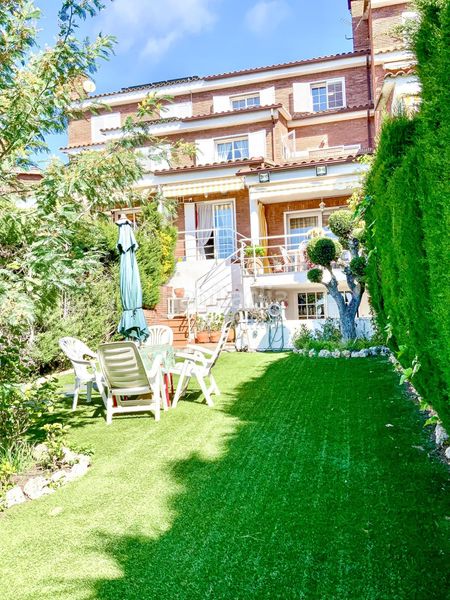 Foto 75cfb126-6622-4b86-8717-7f5359c2c926. Casa adossada amb aparcament piscina a Teià