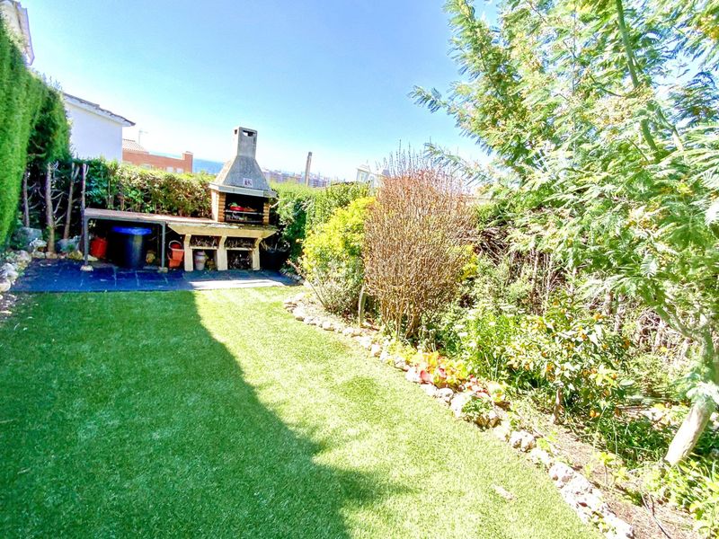 Foto b61bda98-5355-471e-aec6-4d0d6a0e6463. Casa adossada amb aparcament piscina a Teià