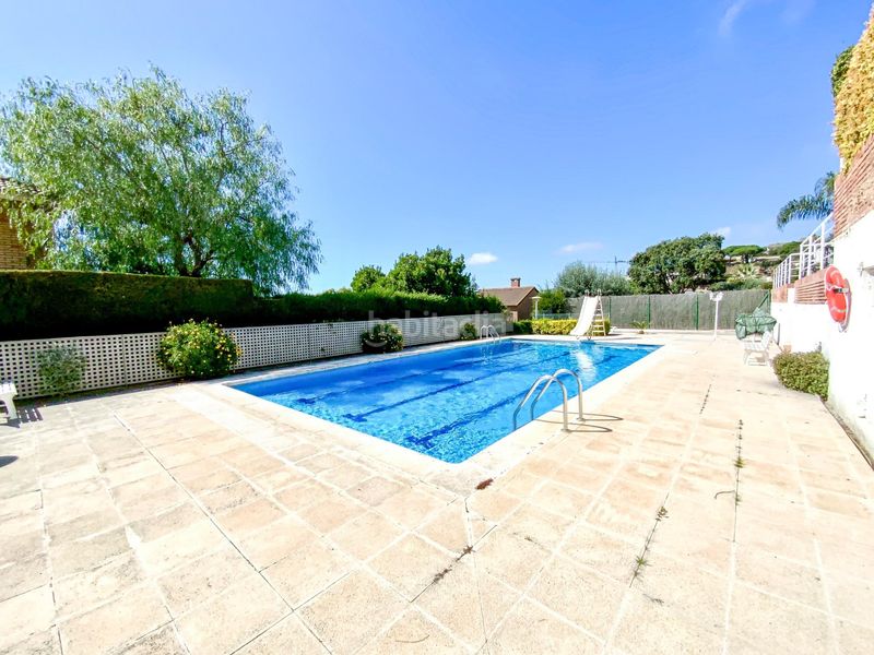 Foto bb87ff9e-e68b-4d97-8c49-b21d7d4886f1. Casa adossada amb aparcament piscina a Teià