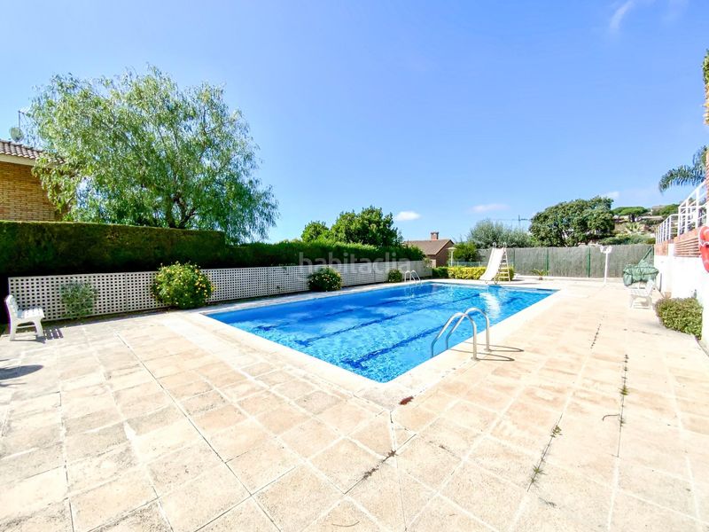 Foto c3983ad4-b80a-4066-b97e-3596b78239e7. Casa adossada amb aparcament piscina a Teià
