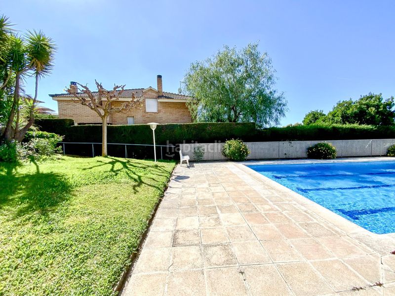 Foto cd88a33b-728b-4ddf-99df-e5f092fde0ee. Casa adossada amb aparcament piscina a Teià
