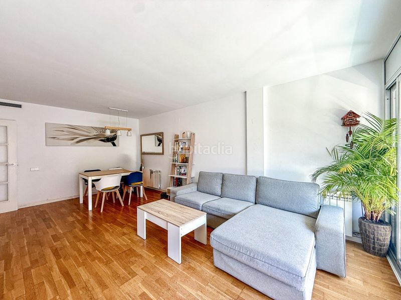 Foto a405c954-f13f-4a09-9370-693dfdac9fd8. Pis amb aparcament piscina a Alella