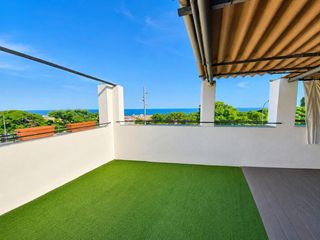 House  Carrer vista alegre. Casa esquinera con terraza y vistas en vista alegre, mataró