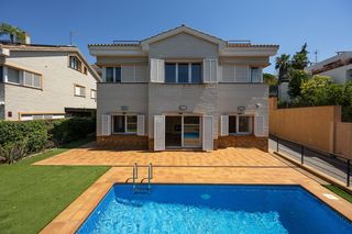 Chalet  Santiago russinyol. Espectacular casa independiente a cuatro vientos con piscina, as