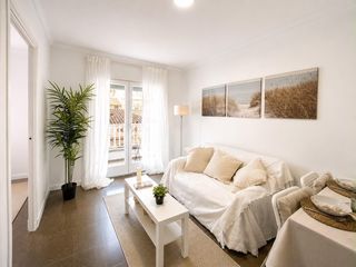 Etagenwohnung in Centre. Piso con terraza en segunda línea de mar junto a la estación de