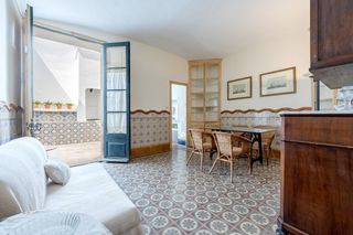 Haus in Ocata. Casa centenaria con alma y patio en segunda l�nea de mar en ocat