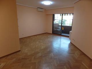 Rent Flat  Calle de numancia. Piso exterior con zonas comunes y piscina