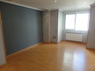 Rent Flat  Avenida de la reina victoria. Piso reformado, luminoso y muy bien comunicado