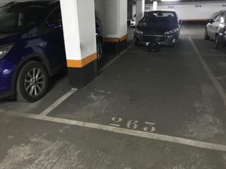 Aparcament cotxe  Calle de ríos rosas. Amplia plaza para coche grande en ríos rosas.