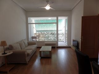 Lloguer Pis  Avenida de la reina victoria. Piso de tres dormitorios con terraza