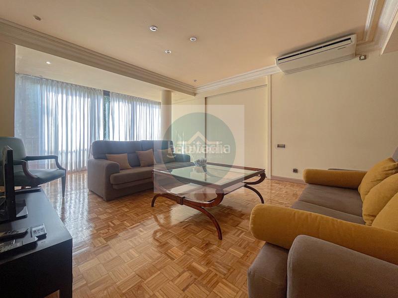 Foto b960f390-586f-41bb-ab91-f5e2f90381cc. Alquiler piso en Argüelles Madrid