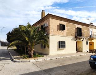 Casa adossada a La Montaña - El Cortijo. Casa adosada de esquina en real cortijo san isidro ,aranjuez