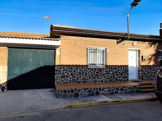 Casa adossada a Ciruelos. Casa baja en zona centro