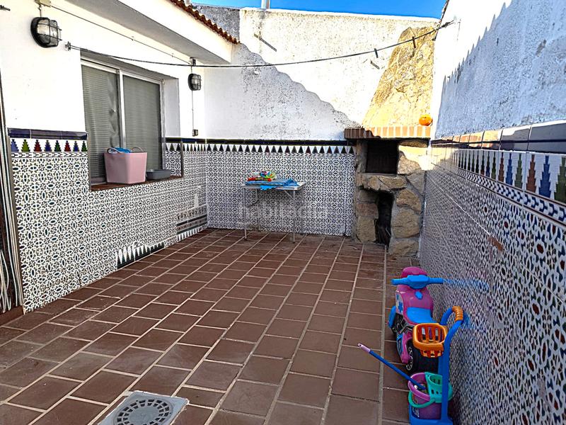Foto c216b5fe-ea64-4178-ad79-b8c83b6bf7cf. Casa adosada casa baja en zona centro en Ciruelos