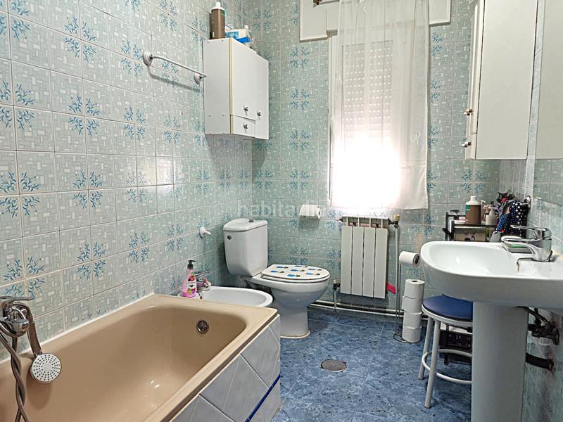 Foto ceef58ad-6778-4b7c-b789-d154a5052340. Casa adosada casa baja en zona centro en Ciruelos
