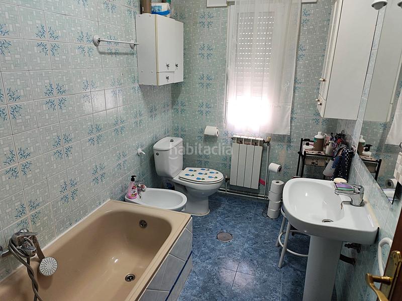 Foto f31f5f78-722b-4024-a60c-3bc7860b2fa0. Casa adosada casa baja en zona centro en Ciruelos